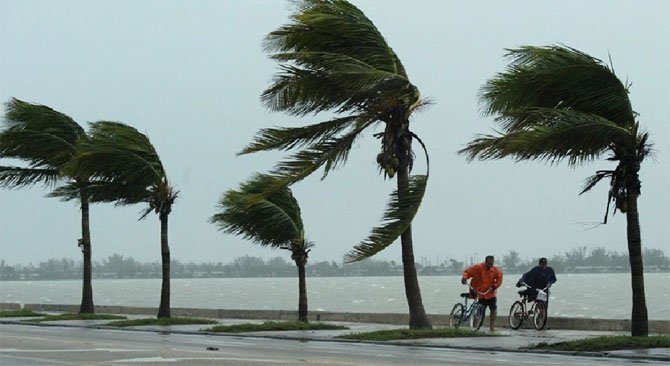 Hembusan angin kencang melanda  wilayah pesisir