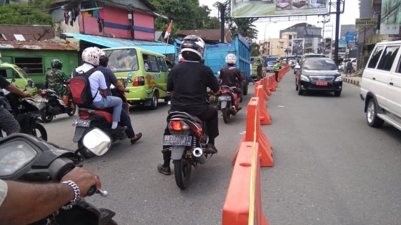 Kondisi lalulintas di Jalan Jenderal Sudirman, Desa Batumerah, Kota Ambon
