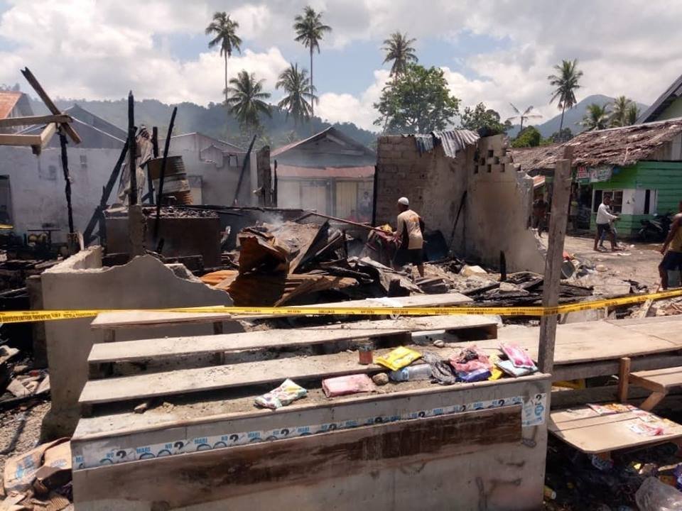 Lokasi kebakaran di Pelabuhan Tohoku,  Desa Hila, Kecamatan Jasirah Leihitu, Kabupaten Maluku Tengah (Malteng),   Kamis (25/10/2018) 