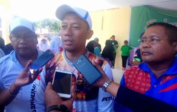 Deputi Bidang Peningkatan Prestasi Olahraga Kemenpora Sandy Hasan hadir di Jalan Sehat dan Senam Meri Kek di Kota Tuak, Maluku.