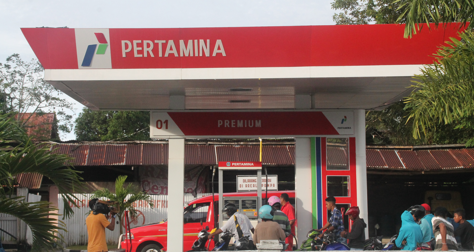 Satu-satunya Agen Premium Minyak dan Solar (APMS) yang beroperasi di Kota Saparua. 