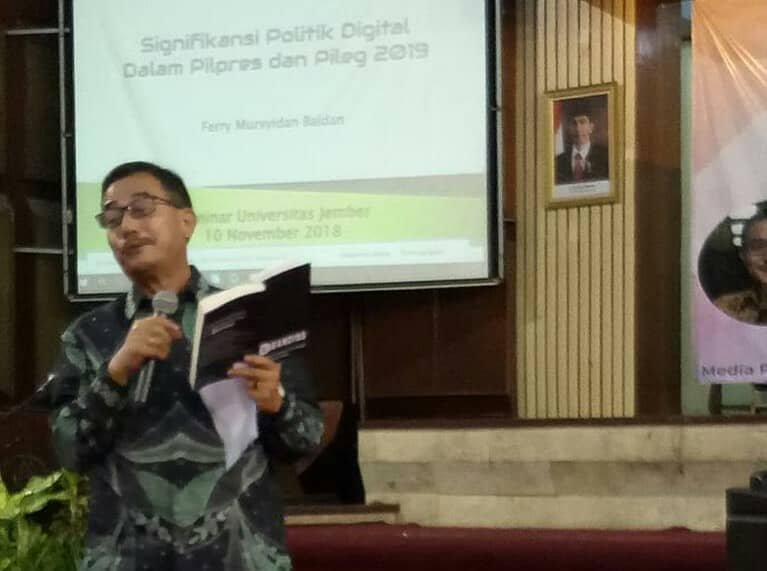Ferry Mursyidan  saat menjadi pembicara dalam diskusi bertajuk Signifikansi Digitalisasi Politik dalam Pemilu 2019 di Universitas Jember, Malang, Jawa Timur, Sabtu (10/11/2018).