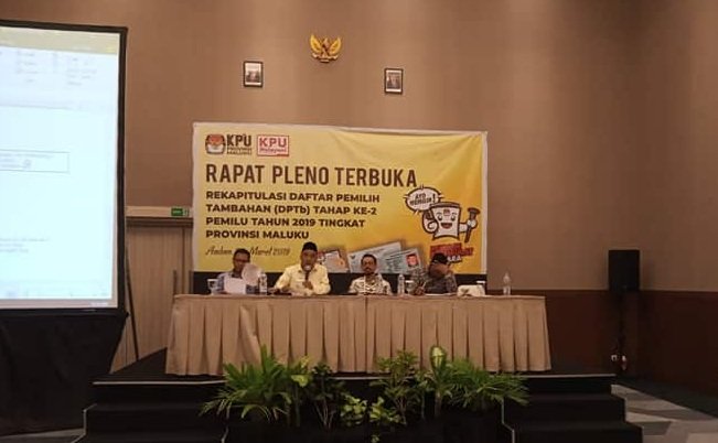 Rapat Pleno Terbuka Komisi Pemilihan Umum (KPU) Provinsi Maluku, menetapkan Daftar Pemilih Tetap Hasil Perbaikan Kedua (DPTHP-2) yang dilaksanakan di Hotel Santika Ambon, Jumat malam (22/03/19). (FOTO; beritabeta.com/Eny)