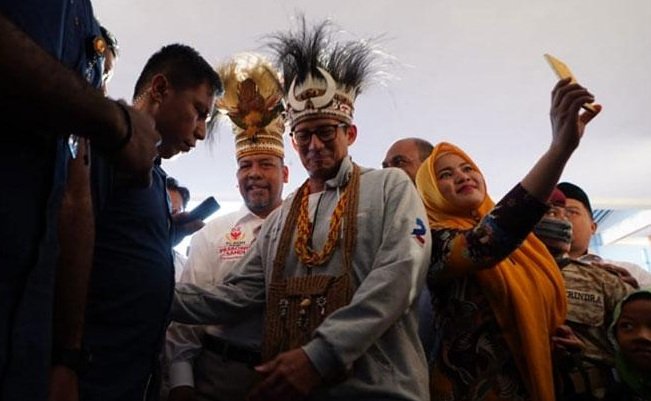 Calon wakil presiden 02, Sandiaga Uno tiba di Manokwari, Papua Barat untuk berkampanye pada hari ini, Rabu (27/3/2019) (FOTO) Istimewa)