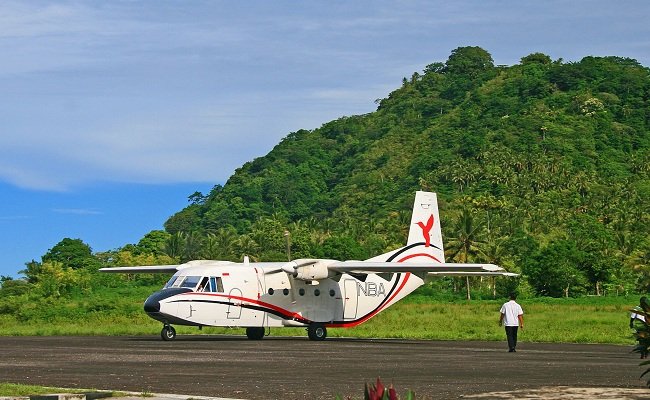 Bandara di Banda Neira, Kabupaten Maluku Tengah yang disinggahi peswat terbang berbadan kecil. 