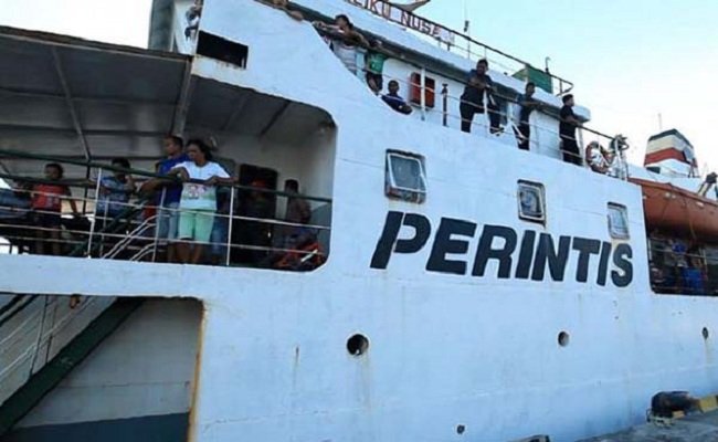 Penumpang di Kapal Perintis yang siap diberangkatkan ke sejumlah daerah di Maluku  