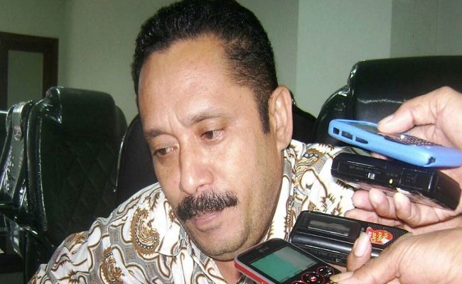 Lutfi Sanaky, SH, M.Hum dalam sebuah kesempatan wanwancara dengan wartawan di gedung DPRD Maluku