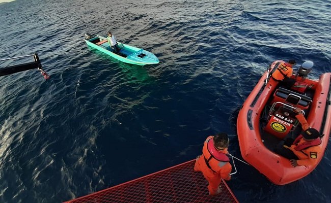 Kopas Regil (40), nelayan asal Malra yang hilang sejak Rabu (28/5/2019) saat dievakuasi Tim SAR ke Pelabuhan Tual, setelah ditemukan selamat bersama longboat yang ditumpangi (FOTO: HUMAS SAR AMBON)