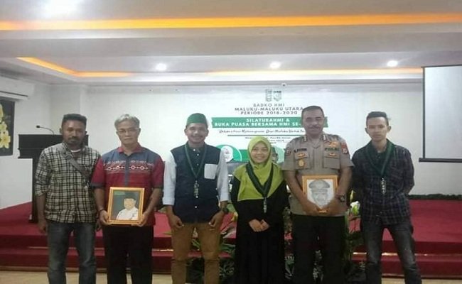 Foto bersama pengurus Badko HMI Maluku-Malut bersama unsur Polri dan Pemprov Maluku dalam kegiatan bukber dan dialog bertema kebangsaan yang digelar di Hotel Pacifik, Ambon (1/6/2019)    