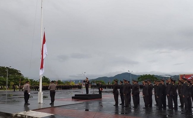 Upacara Peringatan Hari Lahir Pancasila, dipimpin oleh Kapolda Maluku Irjen Pol. Royke Lumowa di Lapangan Tahapary, Tantui Ambon, Sabtu (1/6/19). (FOTO: BERITABETA.COM)