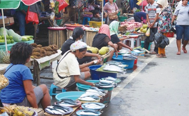 Aktifitas Pedagang Ikan di Pasar Tradisional  Mardika Ambon