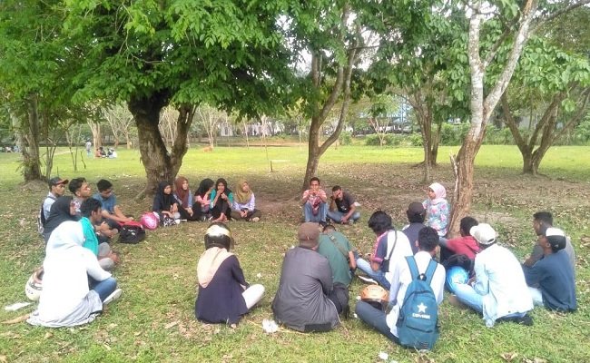 Sejumlah Mahasiswa Forum Komunikasi Mahasiswa Hatuhaha (FKMH) menggelar rapat perdana di Kampus Unpatti Ambon dan mencanangkan budaya membaca di kampus, yang digelar, Jumat (20/9/2019) 