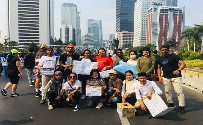Aksi penggalangan dana untuk korban bencana gempa di Kota Ambon dan sekitarnya, dilakukan oleh TEAM 34 di Jakarta, Minggu (29/9/2019)