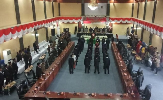 40 anggota DPRD,  Kabupaten Maluku Tengah  masa jabatan 2019-2024 resmi dilantik di Kantor DPRD Malteng Selasa, (24/9/19). (FOTO: BERITABETA.COM)