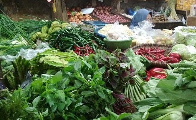 ILUSTRASI : Sayuran yang dijual di Pasar Tradisional Mardika Ambon