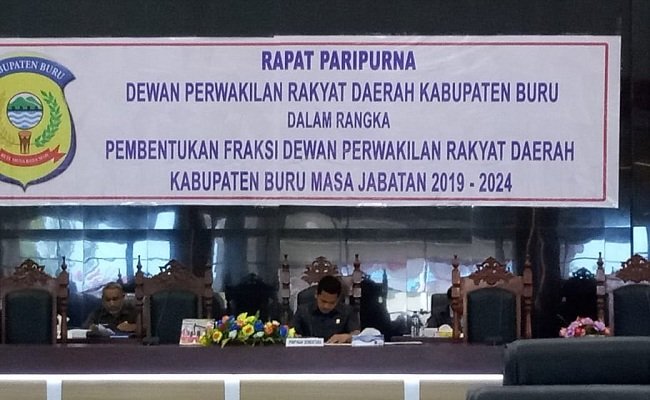 Rapat Paripurna DPRD Kabupaten Buru dengan agenda pembentukan fraksi-fraksi-farksi di DPRD Buru, Selasa (8/10/2019) 