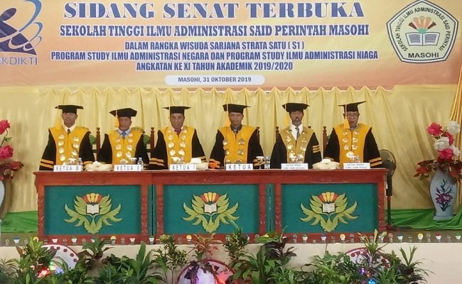 Sidang Senat Terbuka dalam rangka wisuda S1 STIA Said Perintah -Masohi tahun akademik 2019/2020, berlangsung dengan tertib, lancar, dan sukses di gedung Mae Oku Masohi, Kamis (31/10/19). (FOTO: BERITABETA.COM/FANDI)