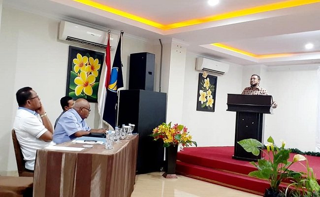 Bakal Calon Bupati Kabupaten SBT, Fachri Husni Alkatiri menyampaikan visi-misi di hadapan panelis dan sejumlah tamu undangan yang digelar DPD Partai Nasdem  Maluku, di lantai 2 Hotel Pasific, Kota Ambon, Selasa (5/11/2019) 