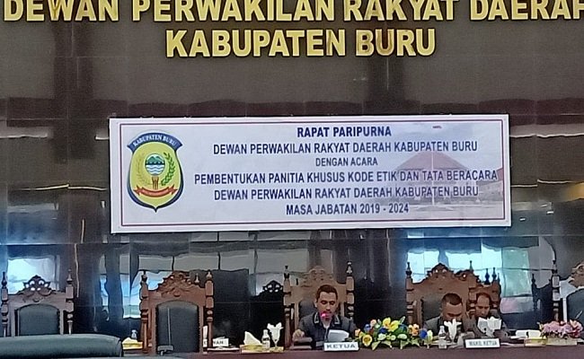 Paripurna DPRD Kabupaten Buru dengan agenda pengesahan Tatib DPRD Buru