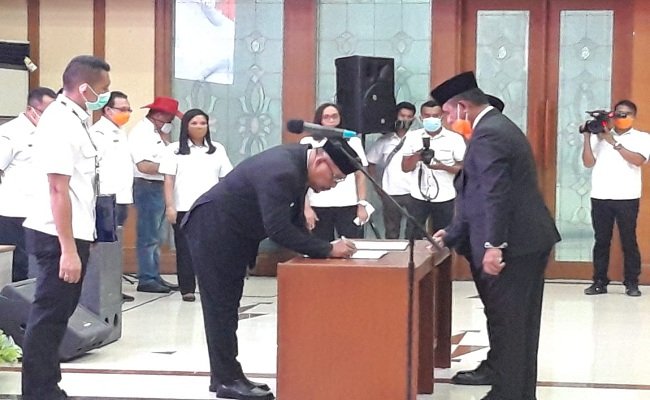 Gubernur Maluku Murad Ismail saat melantik 19 pejabat esolon II di Lingkup Pemprov Maluku, Rabu (22/4/2020)