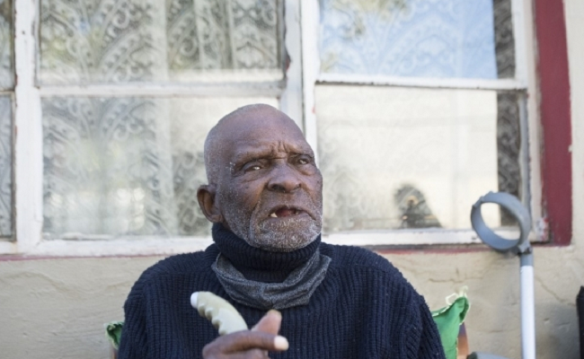 Fredie Blom, salah satu orang tertua di dunia, merayakan ulang tahunnya yang ke-116 di Afrika Selatan pada Jumat (8/5/2020). 