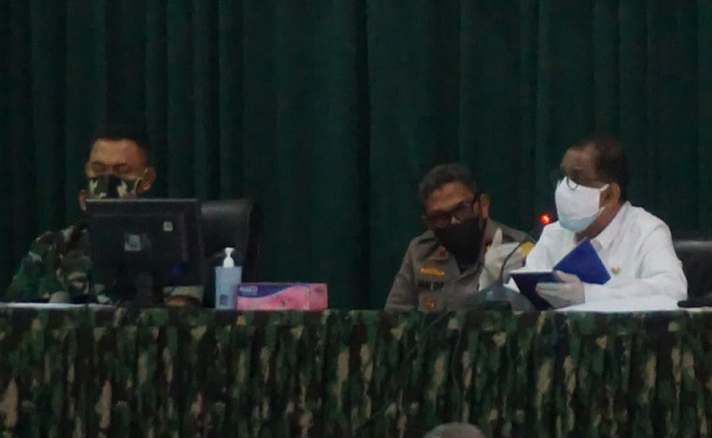 Walikota dalam rapat Technical dalam rangka persiapan PSBB di kota Ambon, 