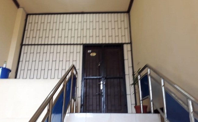 Kantor BKD Kabupaten Buru yang ditutup setelah salah satu pegawai MS dinyatakan reaktif dalam rapid test 