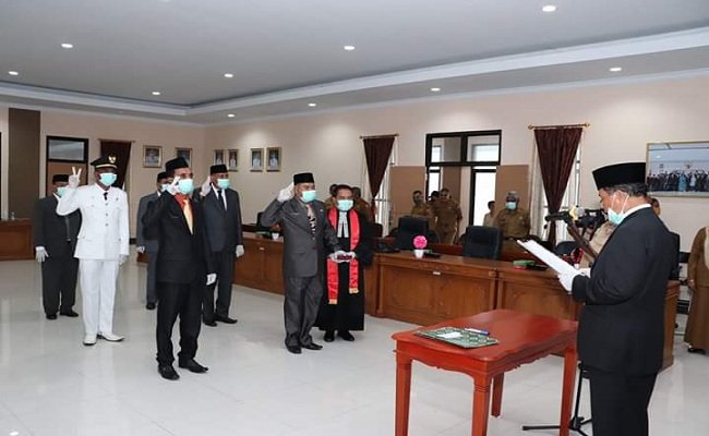 Wakil Bupati Maluku Tengah, Marlatu Leleury melantik dan mengambil sumpah empat pejabat administrator di lingkup Pemkab Malteng. 