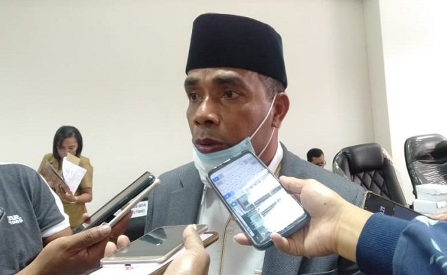 Ketua Komisi I DPRD Provinsi Maluku Amir Rulla