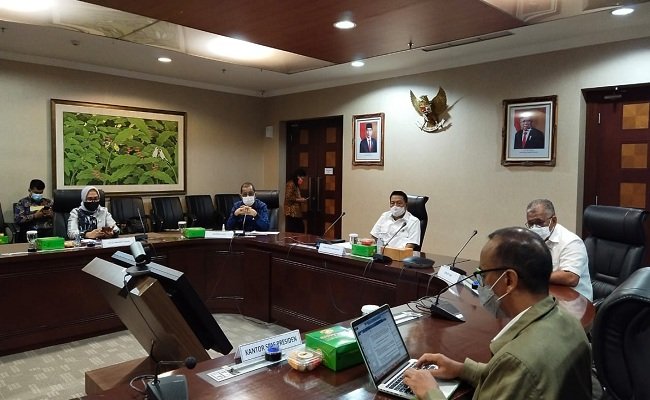 Kepala Staff Kepresidenan RI, Moeldoko saat menerima Walikota Ambon dan rombongan pada pertemuan di ruang rapat Kantor Staff Presiden, Bina Graha Jakarta, pada Kamis (17/9/2020).