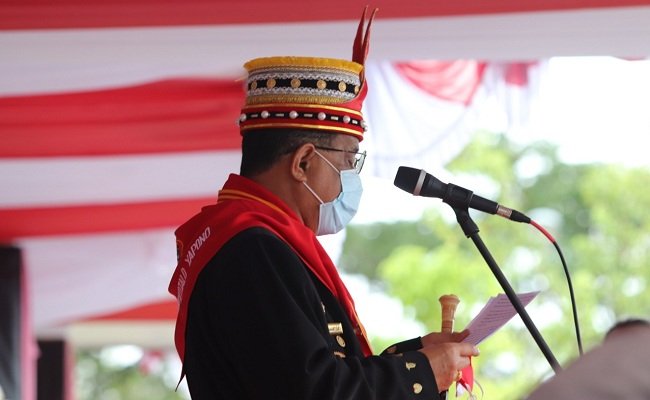 Walikota Ambon, Richard Louhenapessy saat memberikan sambutan pada upacara peringati Hari Ulang Tahun (HUT) Kota Ambon ke-445 yang berlangsung di Lapangan Tahaparry Polda Maluku di kawasan Tantui, Senin (7/9/2020).