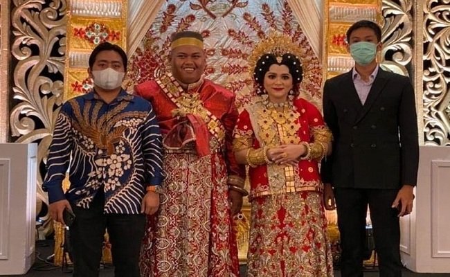 Muhammad Akbar atau yang lebih dikenal dengan Ajudan Pribadi resmi menikahi seorang wanita bernama Rizki Dewi Amalia (foto: Twitter: @zarra Zettira)