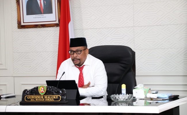 Gubernur Maluku, Murad Ismail saat mengikuti paripurna penyampaian Nota Pengantar tentang Rancangan Peraturan Daerah (Ranperda) Perubahan Anggaran Pendapatan Belanja Daerah (APBD) Tahun Anggaran (TA) 2020, secara virtual, Senin (5/10/2020).