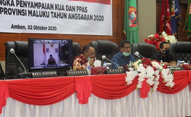 Pimpinan DPRD Maluku saat menggelar Rapat Paripurna penyampaian Rancangan Kebijakan Umum Perubahan Anggaran serta Plafon Prioritas Anggaran Sementara (KUPA-PPAS) Perubahan APBD Tahun Anggaran (TA) 2020, Jumat (2/10/2020)