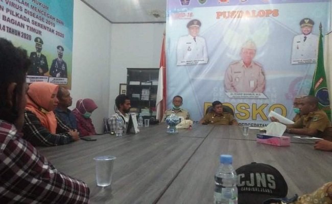 Masyarakat Negeri Kian Kecamatan Kiandarat saat bertemu Bjs. Bupati SBT Hadi Sulaiman di Bula, Senin (25/10/2020)