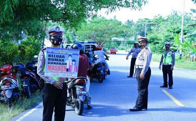 Operasi Zebra dirangkai dengan pengawasan protocol kesehatan dilakukan Satlantas Polres Maluku Tengah, dalam menertibkan penggendara kendaraan dan pengendalian penyebaran Covid-19, Sabtu (21/11/2020)