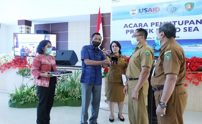 Sekda Provinsi Maluku Kasrul Selang saat hadir dalam kegiatan penutupan Proyek USAID SEA yang berlangsung di Ambon, Selasa (15/12/2020)
