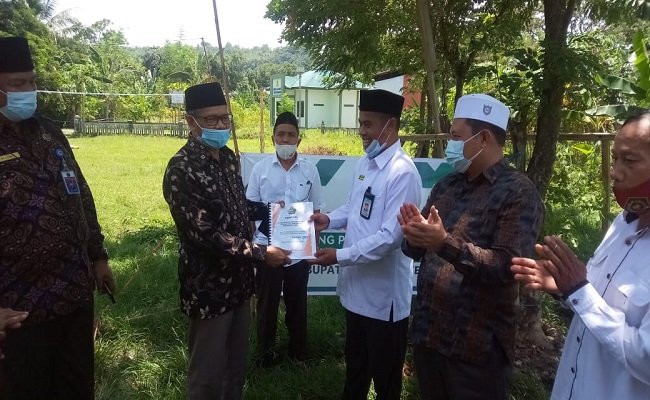 Kepala Kantor Wilayah Kementerian Agama Provinsi Maluku H. Jamaludin Bugis, kepada wartawan di lokasi pembangunan gedung  pusat layanan haji dan umrah terpadu.