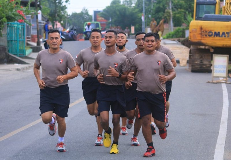 Olahraga lari pagi dipimpin langsung Wakil Komandan Detasemen Gegana Satuan Brimob Polda Maluku AKP. Denny Sandera, S.I.K.,S.H.