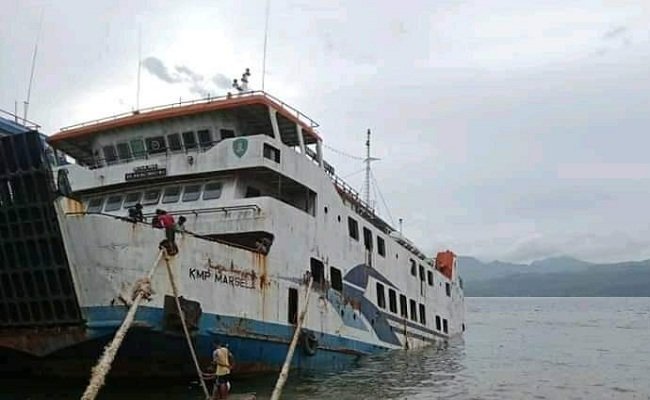 Kondisi KMP Marsela yang dibiarkan tak terurus di lokasi dok perkapalan Waiyame, Ambon (Foto : Istimewa)
