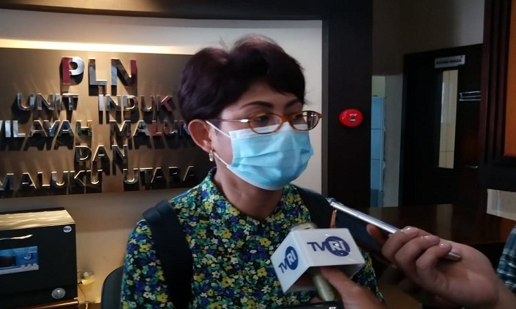 Anggota Komisi VI DPR RI, Mercy Chriesty Barends, ST saat memberikan penjelasan kepada wartawan usai melakukan kunjungan kerja ke PT PLN (Persero) UIW Maluku dan Maluku Utara di Ambon