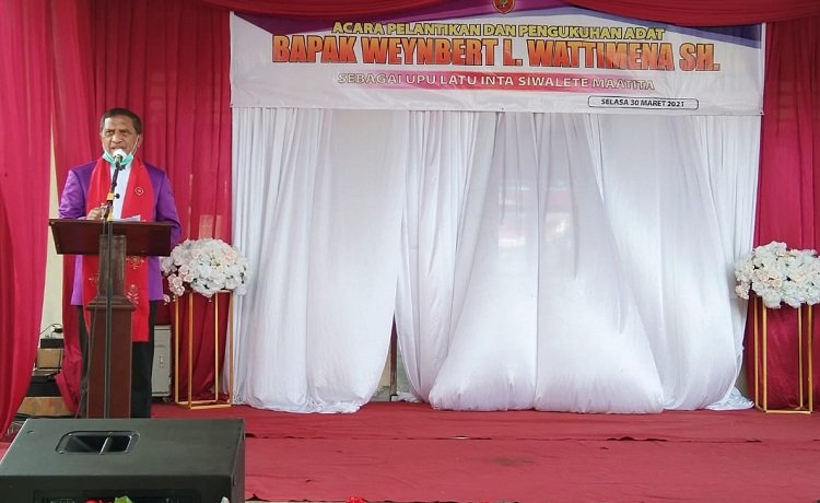 Bupati Maluku Tengah, Tuasikal Abua saat memberikan sambutan pada  acara pengukuhan Raja Adat Negeri Makariki, Kecamatan Amahai, Selasa (30/03/2021).