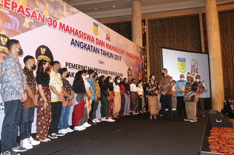 Pelepasan Mahasiswa Papua  di Bali Room, Hotel Kempinski, Jakarta, Senin malam (3/5/2021) (Foto : Istimewa)