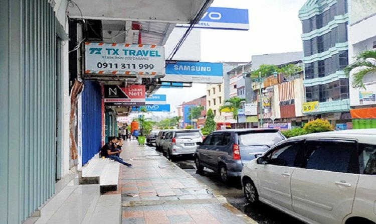 Jalan AY Paty kota Ambon yang menjadi satu dari lima zona strategis di Kota Ambon (Foto : beritabeta.com)