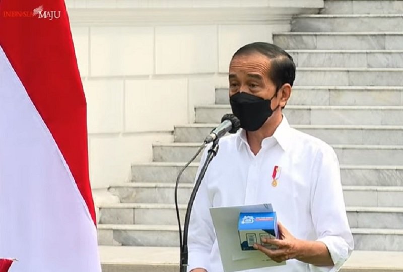 Presiden Jokowi saat meluncurkan paket obat untuk pasien isoman Covid-19 di Istana Merdeka, Jakarta, Kamis (15/7/2021). (Foto : tangkapan layar Youtube Setpres)