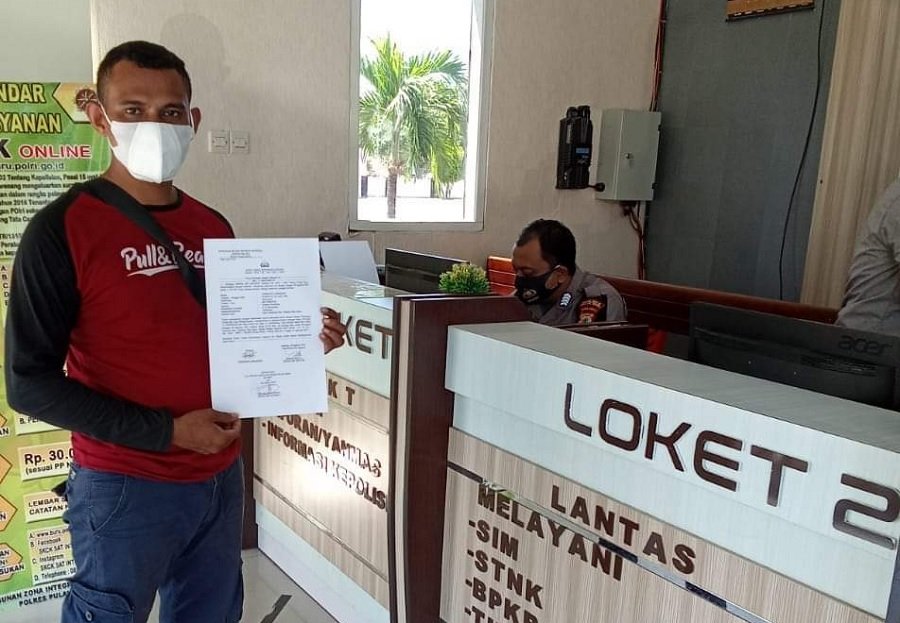 Frangkois Limarmana (25) wartawan dari media online BuserDirgantara7 saat melaporkan kasus penganiayaan yang menimpanya di Sentra Pelayanan Kepolisian Terpadu (SPKT) Polres Pulau Buru, Minggu (29/8/2021)