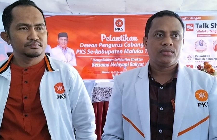 Pengurus DPC PKS Malteng saat memberikan penjelasan terkait Talk Show bertema Maluku Tengah dan Tantangan Masa Depan.