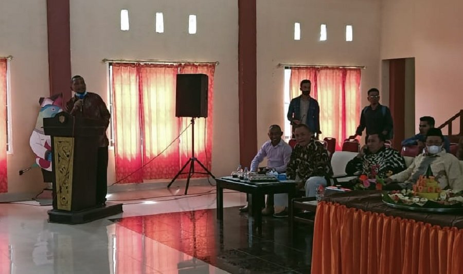 Rektor Universitas Iqra Buru DR. Muh Sehol saat menyampaikan sambutan pada HUT ke-18 Uniqbu, Senin (6/9/2021)