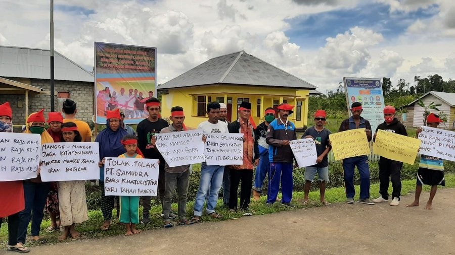 Ahli waris turunan anak cucu Raja Negeri Banggoi, Kecamatan Bula Barat, Kabupaten Seram Bagian Timur menggelar aksi  menolak PT Samudra Biru Khatulistiwa (SBK) beroperasi di wilayah petuanan Banggoi.