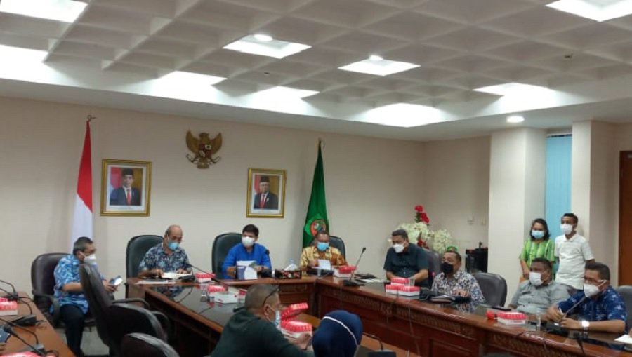 Rapat Tim Pembebesan Lahan Ambon New Port yang digelar di Kantor Gubernur Maluku, Jumat (7/10/2021)